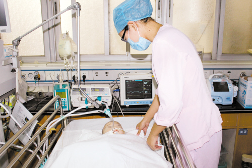 翡翠华府小区发生一起家庭惨案 BR 妻子砍伤丈