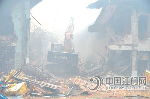 蓬江区综合批发市场昨发生火灾 BR 十几间商铺