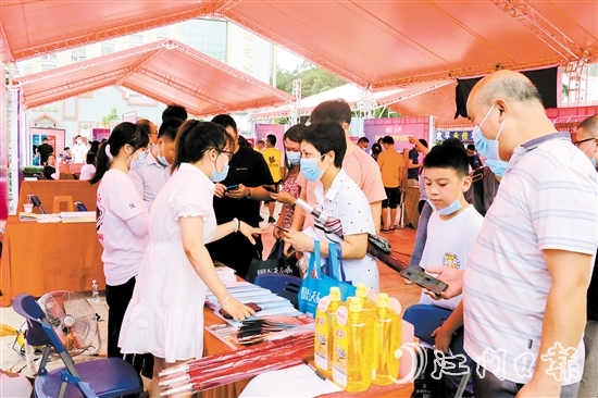 消费节活动激发起市民的消费热情。