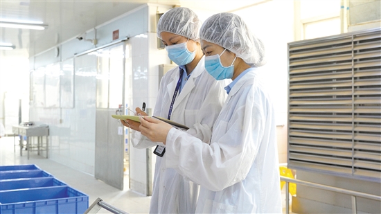 市场监管部门到企业进行宣传指导，开展标准建设。