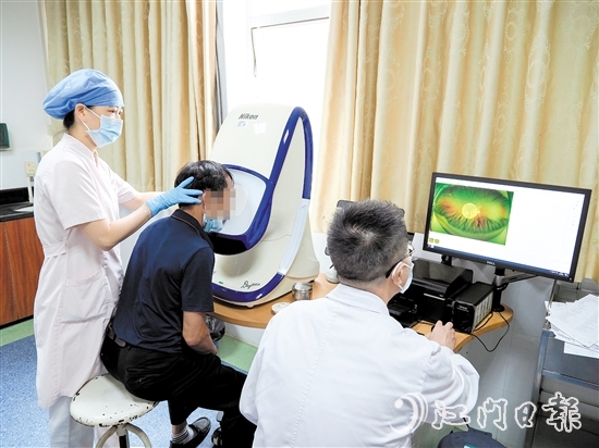 糖尿病患者应定期检查眼部健康状况。