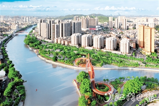 下沙公园由江门最大的棚户区升级改造而成，建有如意桥、榕荫广场、咸水歌广场、观浪桥、下沙文化展示中心、儿童乐园等。