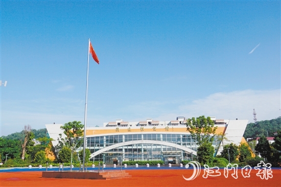 江门市实验中学(高中部)环境优美。 江门市实验中学(高中部)环境优美。