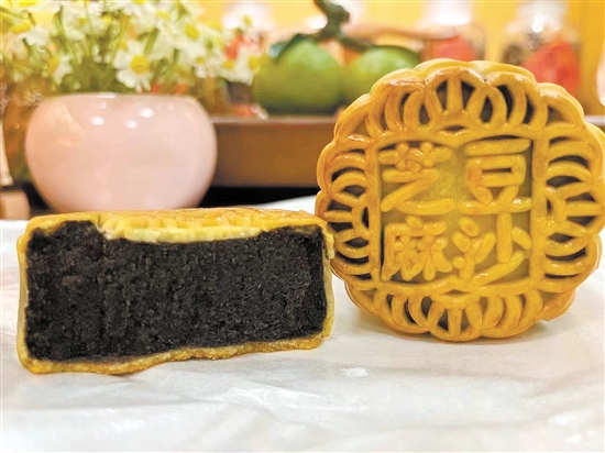 一个月饼的热量相当于两碗米饭。
