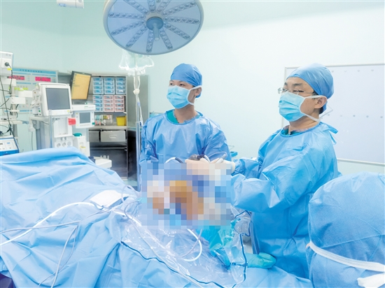 ​江门市五邑中医院运动医学科以“中医+微创”为治疗特色，应用关节镜微创治疗运动损伤。