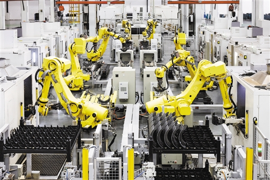 台山市工业新城园区聚焦汽车零部件、金属新材料、先进装备和智能制造等产业,形成了年产值150亿元的汽车零部件、年产值300亿元的金属新材料两大产业。 台山市工业新城园区聚焦汽车零部件、金属新材料、先进装备和智能制造等产业,形成了年产值150亿元的汽车零部件、年产值300亿元的金属新材料两大产业。