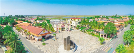 有“小小联合国”之称的海宴镇五丰村是全国乡村旅游重点村、国家3A级旅游景区。 有“小小联合国”之称的海宴镇五丰村是全国乡村旅游重点村、国家3A级旅游景区。