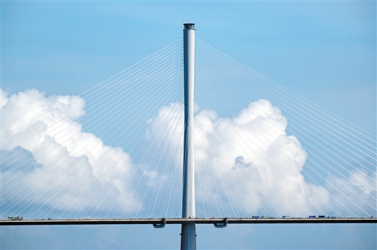 “身材”纤细、亭亭玉立的海上“小蛮腰”。