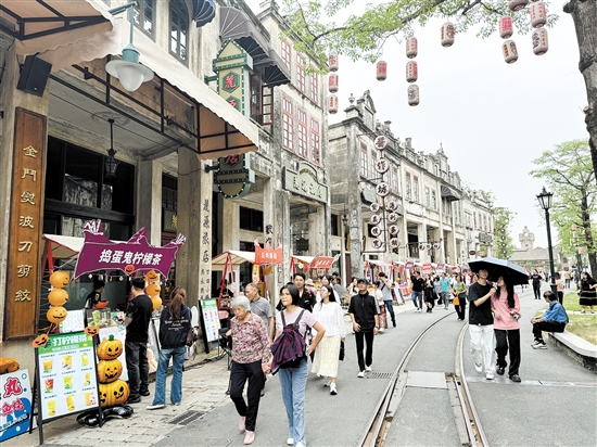 江门智慧旅游项目纷纷上线，助力游客更好地游玩。图为开平赤坎华侨古镇。