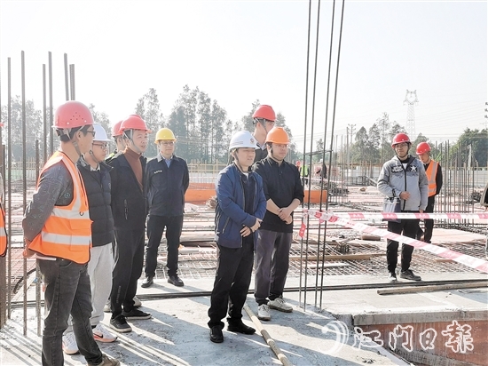 新会区安委办派出帮扶督导组，对睦洲镇在建工程开展隐患排查。