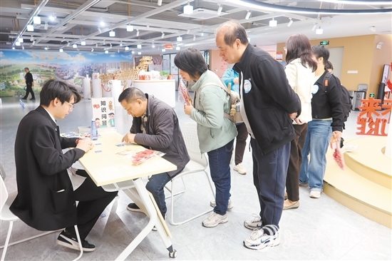活动中，各位人才参与互动小游戏。