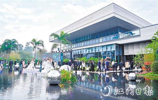 春节期间，蓬江区楼市火热，不少人趁着假期到各大楼盘实地了解市况。