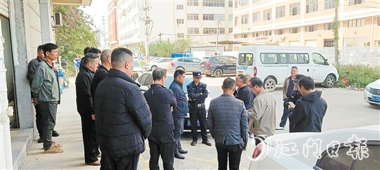 睦洲镇政协联络组聚焦基层善治，依托基层协商驿站，协助派出所和人社部门处理企业与职工的纠纷。