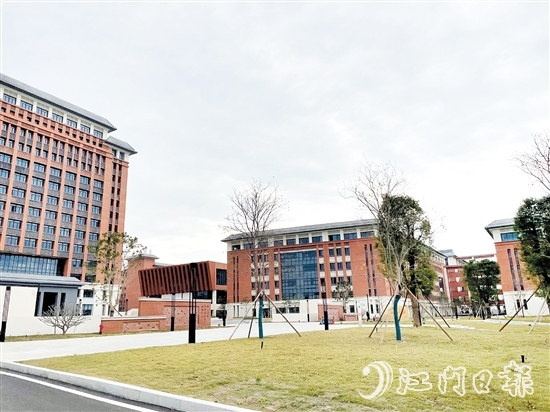 恩平智造学院设置在恩平市职教园内，拥有优质的职业教育条件。