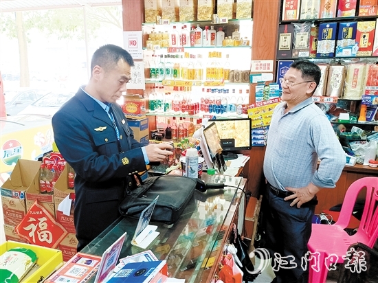 针对辖区商超、烟酒店，恩平市烟草专卖局积极开展“法治体检”，重点检查价签规范、禁售标识等常见问题。