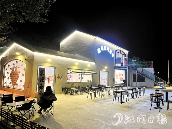 歇马江畔集市由村集体废旧物业改建而成，成为村中的“打卡点”。