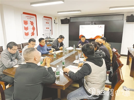 斗山镇迅速组织司法所、农办、规划办、国土所、派出所、综合行政执法部门等召开分析研判会议。 斗山镇迅速组织司法所、农办、规划办、国土所、派出所、综合行政执法部门等召开分析研判会议。