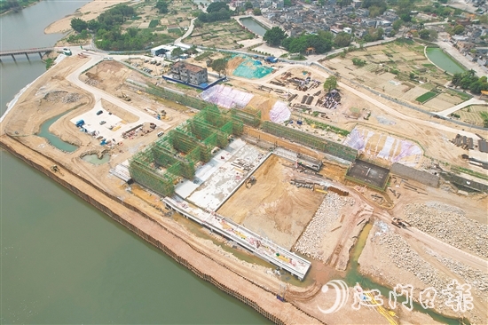 东成水闸重建工程施工现场。