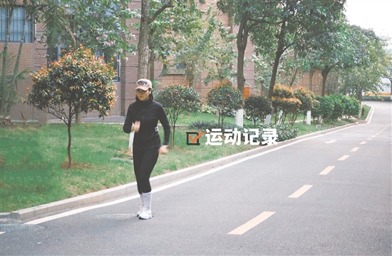 阿钰跑步注重正确姿势和持续坚持。