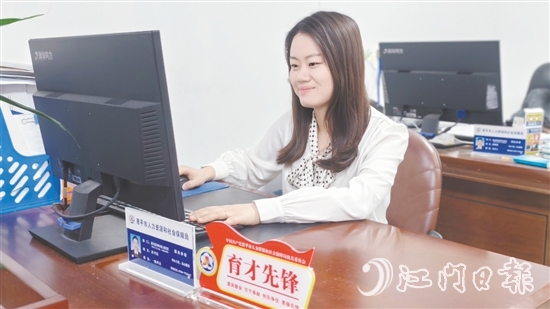 “人社先锋”亮牌，发挥示范效应。