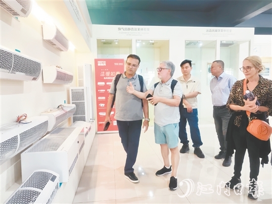 外商专程探访台山,深入考察家具卫浴、医疗器械等特色产业。 外商专程探访台山,深入考察家具卫浴、医疗器械等特色产业。