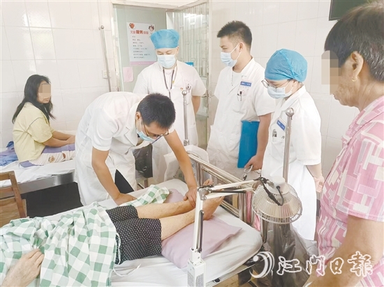 水步镇卫生院全力提升医疗服务水平，让群众在家门口就能享受三甲医院专家的诊疗服务。