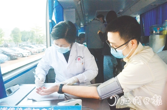 江门青年积极参与无偿献血。 江门青年积极参与无偿献血。