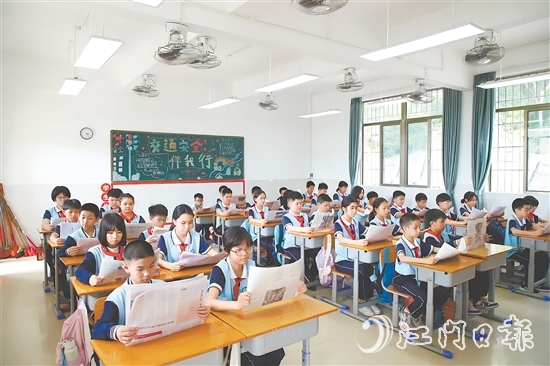 台山市开展“文明阅读少年行”共读《人民日报》活动。