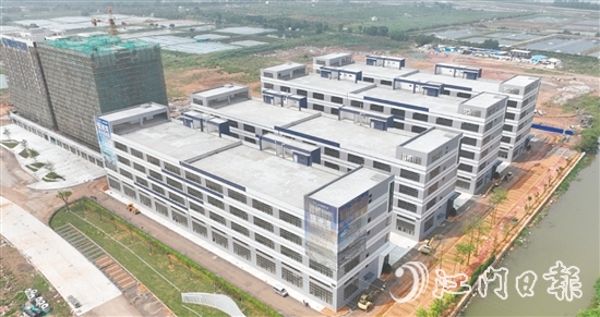 位于三江镇中心的银洲湾电子信息产业园（在建）重点打造新一代电子信息产业发展平台。