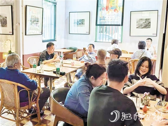 台山民宿既保留了历史肌理,又赋予了建筑现代功能。 台山民宿既保留了历史肌理,又赋予了建筑现代功能。