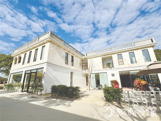 通过修旧如旧,老侨房以民宿的形式焕发新活力。 通过修旧如旧,老侨房以民宿的形式焕发新活力。