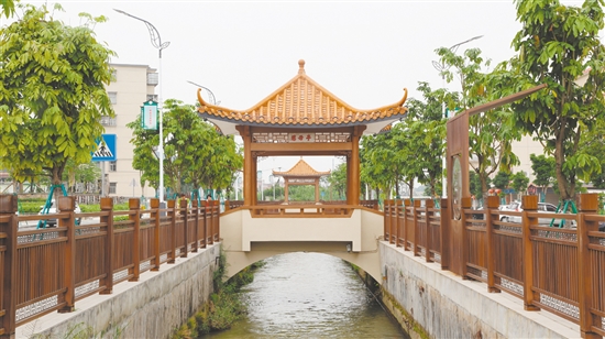 修复后的凉亭成为周边居民休闲的好去处。 修复后的凉亭成为周边居民休闲的好去处。