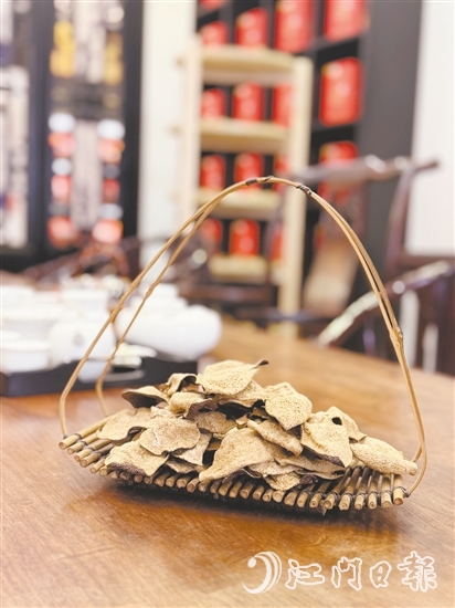 新会陈皮药食同源，拥有独特的芳香，是广东人烹饪佳肴的不二之选。