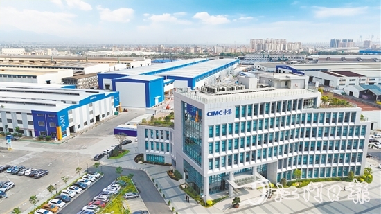 大鳌镇是广东省集装箱制造专业镇，已形成以新会中集集装箱有限公司为龙头的产业集群。