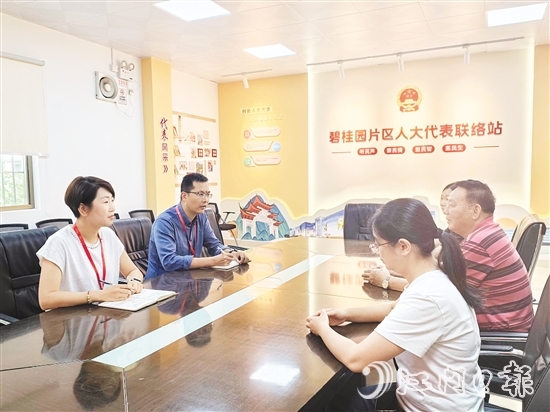 以9个代表联络站为载体，人大会城工委坚持实行“三定”制度，形成“代表常在、群众常来、实事常办”工作常态。