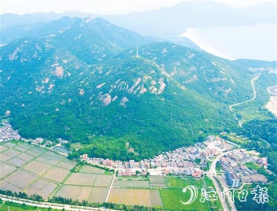 川岛镇飞东村依山傍海,拥有丰富美丽的旅游资源。 川岛镇飞东村依山傍海,拥有丰富美丽的旅游资源。