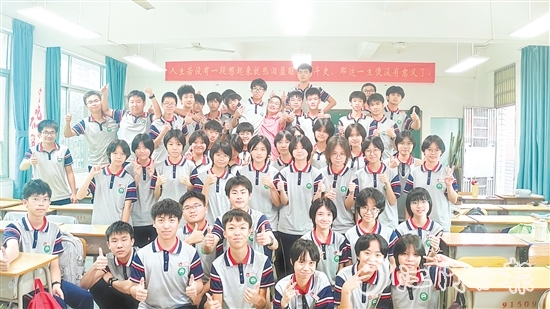 为期三天的中考圆满落幕,台山1.7万余名初二、初三学子顺利完成人生重要一考。 为期三天的中考圆满落幕,台山1.7万余名初二、初三学子顺利完成人生重要一考。