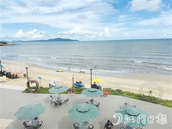 台山以川岛镇、北陡镇等优质海滩为基底，打造多元立体旅游矩阵，让滨海旅游从“一日游”向“深度游”转变。