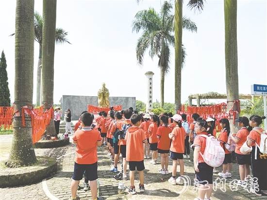恩平歇马学院以研学教育为核心纽带,构建“文化传承为魂、教育实践为基、产业融合为体、新媒体传播为翼”的全链条发展模式,打造乡村文化研学高地。 恩平歇马学院以研学教育为核心纽带,构建“文化传承为魂、教育实践为基、产业融合为体、新媒体传播为翼”的全链条发展模式,打造乡村文化研学高地。