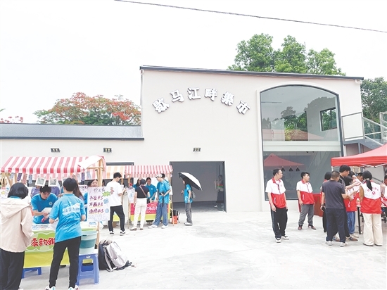 恩平歇马学院联合五邑大学团队,将闲置楼房改造成歇马江畔集市。 恩平歇马学院联合五邑大学团队,将闲置楼房改造成歇马江畔集市。