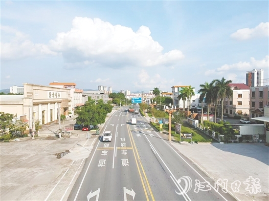 大江镇人大代表助推民生实事项目建设跑出“加速度”，图为实施风貌带升级的国道G240线廊道整治工程。