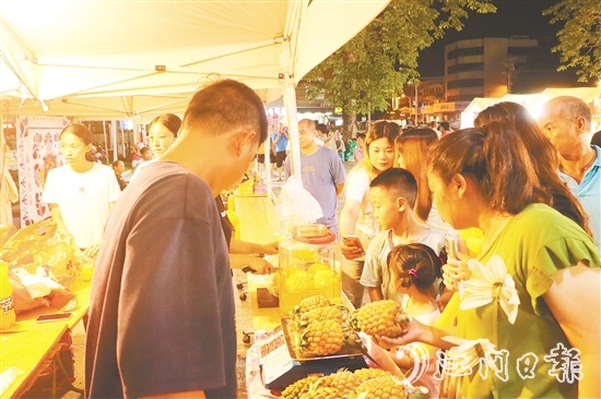 梅湾菠萝受到市民、游客欢迎。