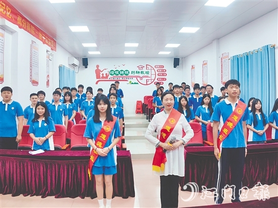 怡霖学校实行道德班长制度，推动班级开启自我管理新征程。