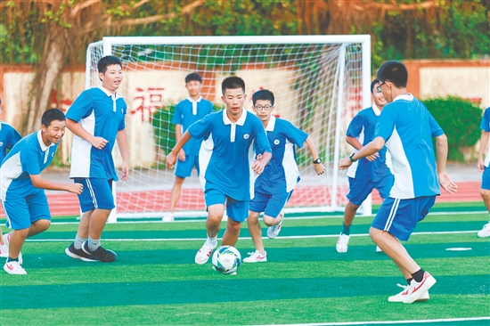 怡霖学校以五育协同为目标,培养全面发展的新时代好少年。 怡霖学校以五育协同为目标,培养全面发展的新时代好少年。