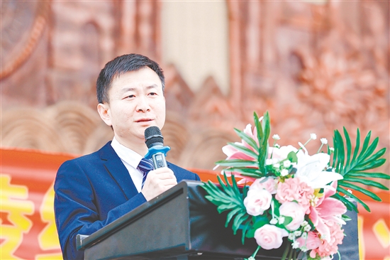 恩平黄冈实验中学校长付永华。