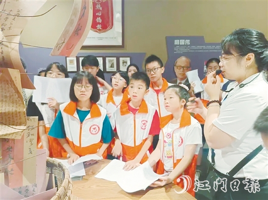 培训班课程将理论培训与实践研学相结合,以提升学员的讲解能力,深化对开平历史文化的认识。 培训班课程将理论培训与实践研学相结合,以提升学员的讲解能力,深化对开平历史文化的认识。