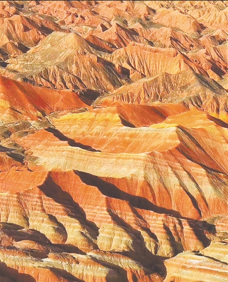 张掖七彩丹霞色彩丰富。 张掖七彩丹霞色彩丰富。