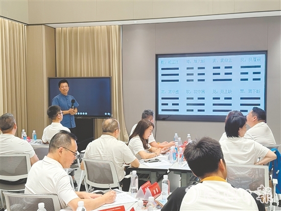 讲座现场。 讲座现场。