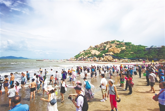 到那琴半岛地质海洋公园解锁暑假亲海新体验。 到那琴半岛地质海洋公园解锁暑假亲海新体验。