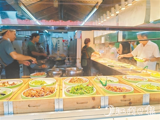 粤喜社区厨房菜品丰富。 粤喜社区厨房菜品丰富。